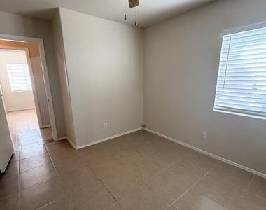 1241 S 227th Avenue - Photo Thumbnail 5