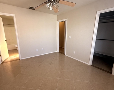 1241 S 227th Avenue - Photo Thumbnail 9