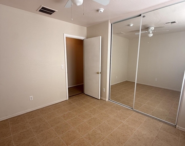 1241 S 227th Avenue - Photo Thumbnail 4