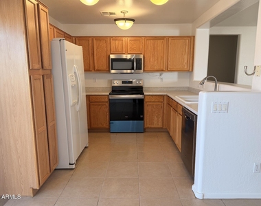 1241 S 227th Avenue - Photo Thumbnail 17