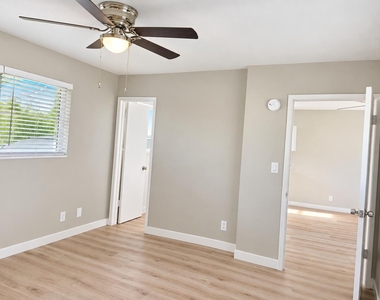 325 Nw 25th Street - Photo Thumbnail 10