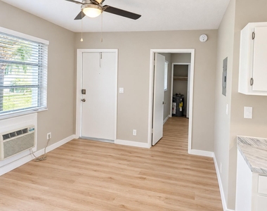 325 Nw 25th Street - Photo Thumbnail 8