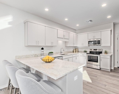2030 E Michigan Avenue - Photo Thumbnail 5