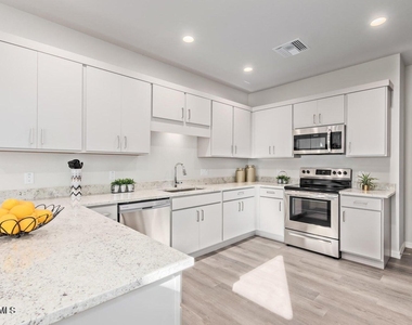 2030 E Michigan Avenue - Photo Thumbnail 7