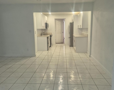 432 Forest Hill Boulevard - Photo Thumbnail 2