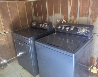 432 Forest Hill Boulevard - Photo Thumbnail 20