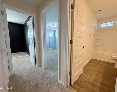 16759 W Canterbury Drive - Photo Thumbnail 30