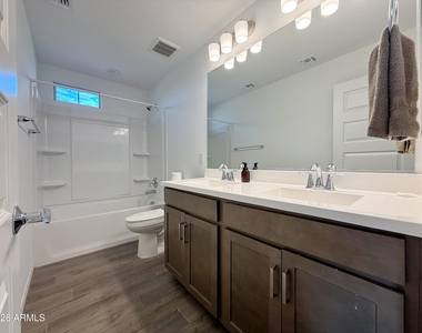 16759 W Canterbury Drive - Photo Thumbnail 31