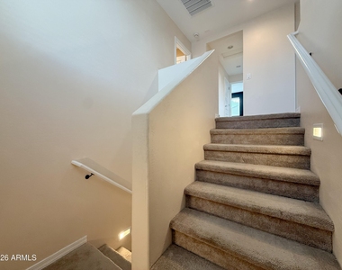 16759 W Canterbury Drive - Photo Thumbnail 23