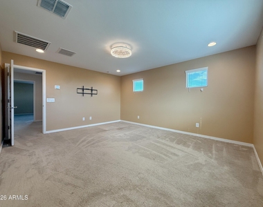 16759 W Canterbury Drive - Photo Thumbnail 42