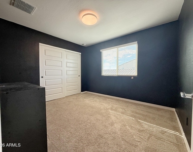16759 W Canterbury Drive - Photo Thumbnail 36