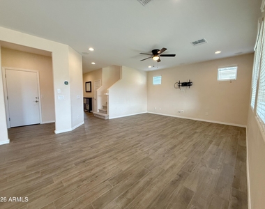16759 W Canterbury Drive - Photo Thumbnail 8