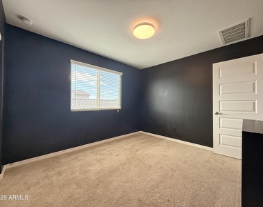 16759 W Canterbury Drive - Photo Thumbnail 38