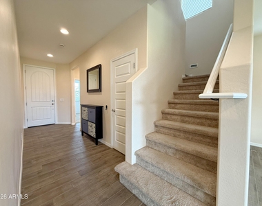 16759 W Canterbury Drive - Photo Thumbnail 4
