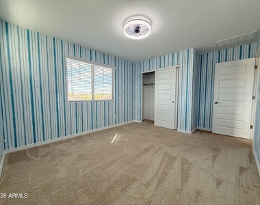 16759 W Canterbury Drive - Photo Thumbnail 34