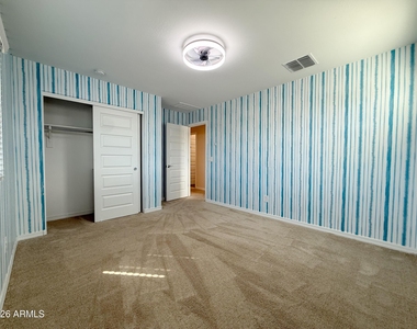 16759 W Canterbury Drive - Photo Thumbnail 35