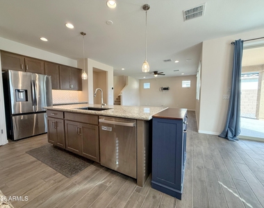 16759 W Canterbury Drive - Photo Thumbnail 12