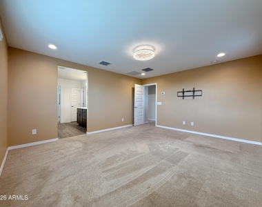 16759 W Canterbury Drive - Photo Thumbnail 41