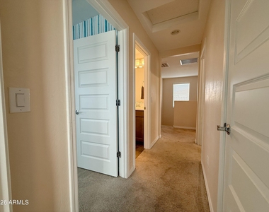 16759 W Canterbury Drive - Photo Thumbnail 25