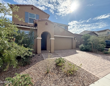 16759 W Canterbury Drive - Photo Thumbnail 2