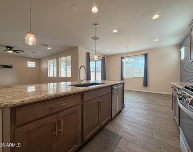 16759 W Canterbury Drive - Photo Thumbnail 13