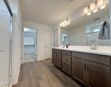 16759 W Canterbury Drive - Photo Thumbnail 43
