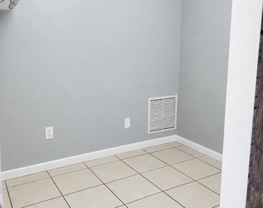7221 Venetian Street - Photo Thumbnail 4
