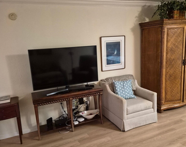 85 Pelican Pointe Drive - Photo Thumbnail 16