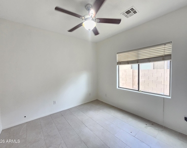264 W Tahiti Drive - Photo Thumbnail 19