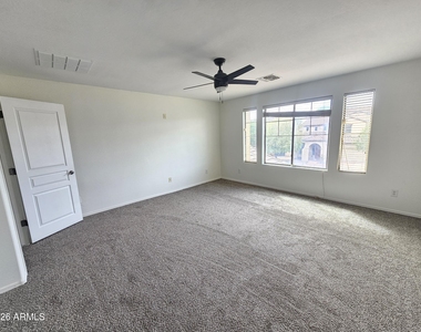264 W Tahiti Drive - Photo Thumbnail 15