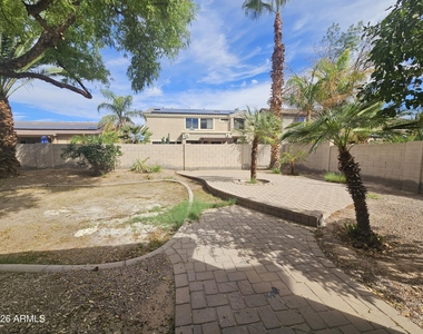 264 W Tahiti Drive - Photo Thumbnail 28