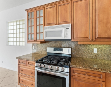 156 Isle Verde Way - Photo Thumbnail 17