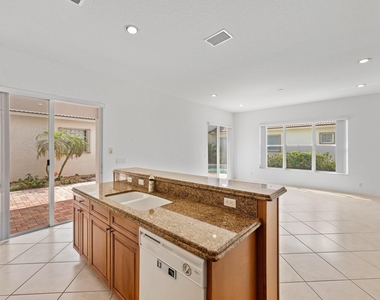 156 Isle Verde Way - Photo Thumbnail 16
