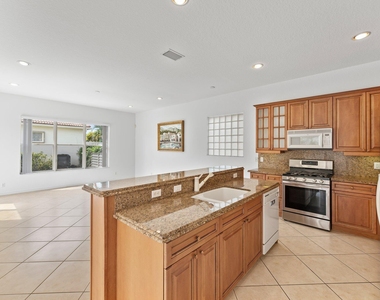 156 Isle Verde Way - Photo Thumbnail 13