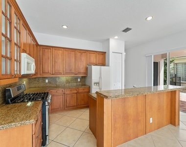 156 Isle Verde Way - Photo Thumbnail 15