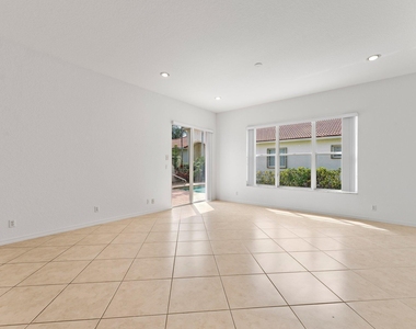 156 Isle Verde Way - Photo Thumbnail 18