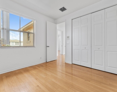 156 Isle Verde Way - Photo Thumbnail 34