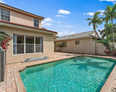156 Isle Verde Way - Photo Thumbnail 10