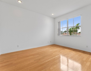 156 Isle Verde Way - Photo Thumbnail 35