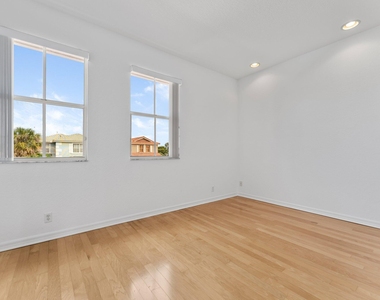 156 Isle Verde Way - Photo Thumbnail 30