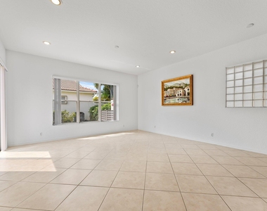 156 Isle Verde Way - Photo Thumbnail 19