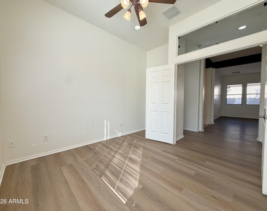 18099 W La Mirada Drive - Photo Thumbnail 8