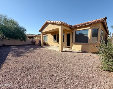 18099 W La Mirada Drive - Photo Thumbnail 10