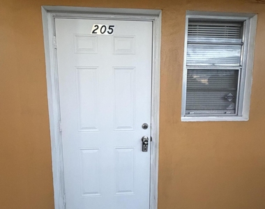 5320 Nw 11th Street - Photo Thumbnail 2