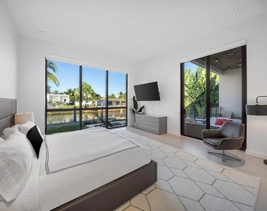 1905 N Hibiscus Drive - Photo Thumbnail 22