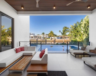 1905 N Hibiscus Drive - Photo Thumbnail 1