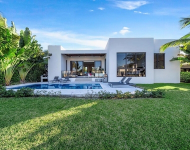 1905 N Hibiscus Drive - Photo Thumbnail 5