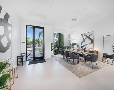 1905 N Hibiscus Drive - Photo Thumbnail 13