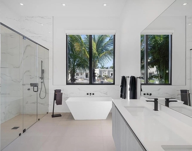 1905 N Hibiscus Drive - Photo Thumbnail 23