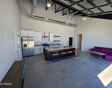 2061 W Daniel Road - Photo Thumbnail 3